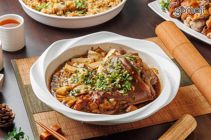 鴻運豬腳煨筍絲