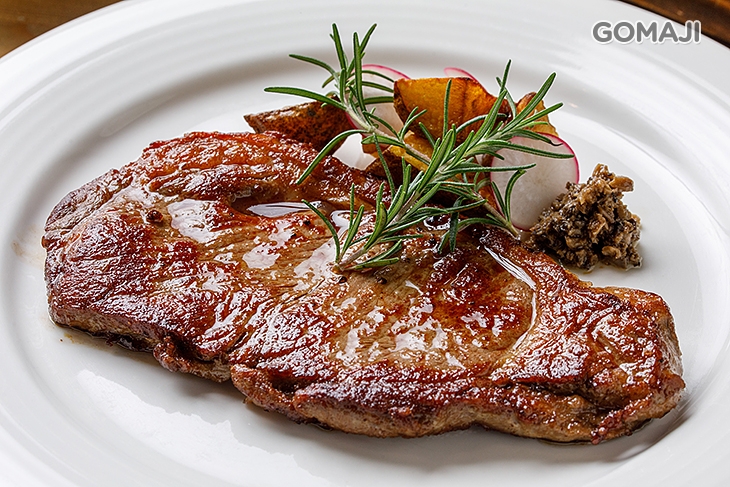 美國牛排配黑松露醬