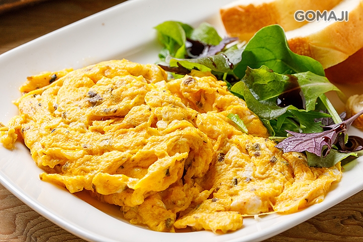 黑松露炒蛋配私房麵包