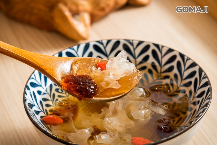 冰糖雪耳雪燕桃膠糖水