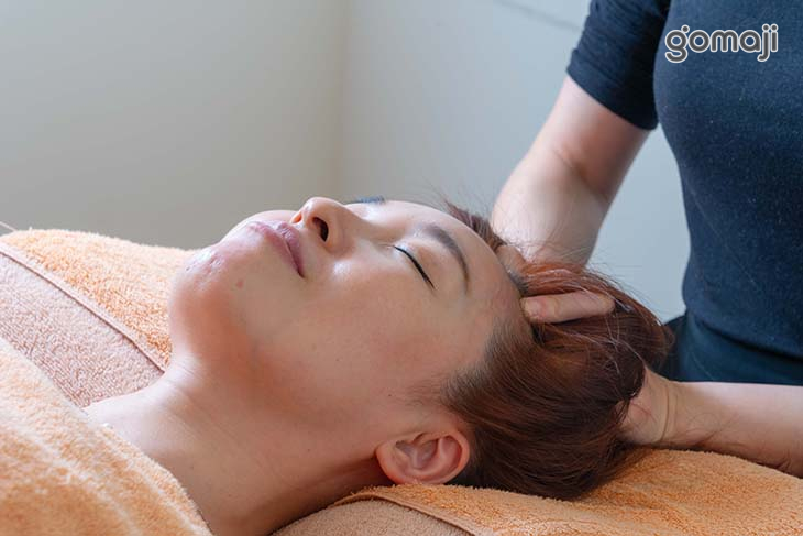 頭部舒刮指壓放鬆