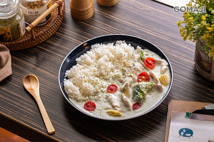 椰汁綠咖哩雞肉飯