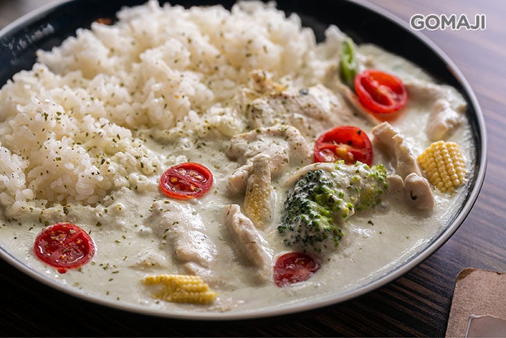 椰汁綠咖哩雞肉飯