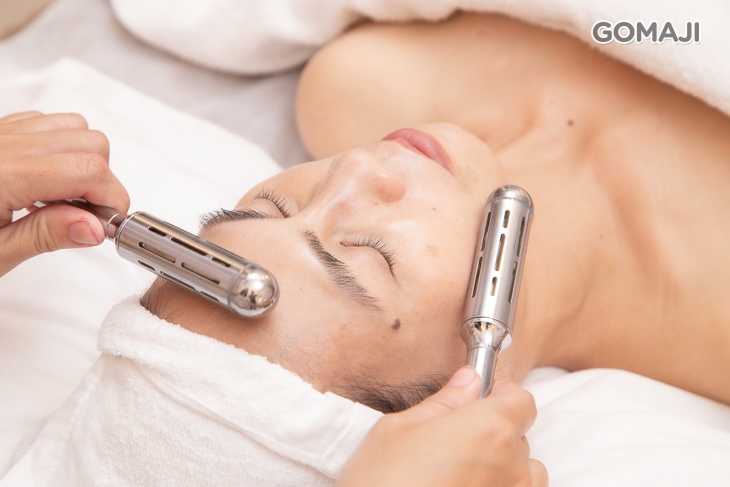 頭部艾灸經絡放鬆按摩