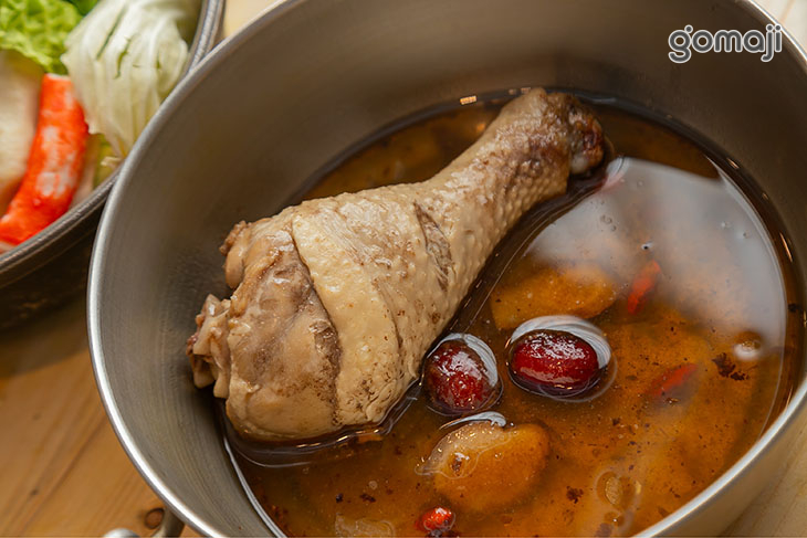 麻油燒酒雞腿鍋