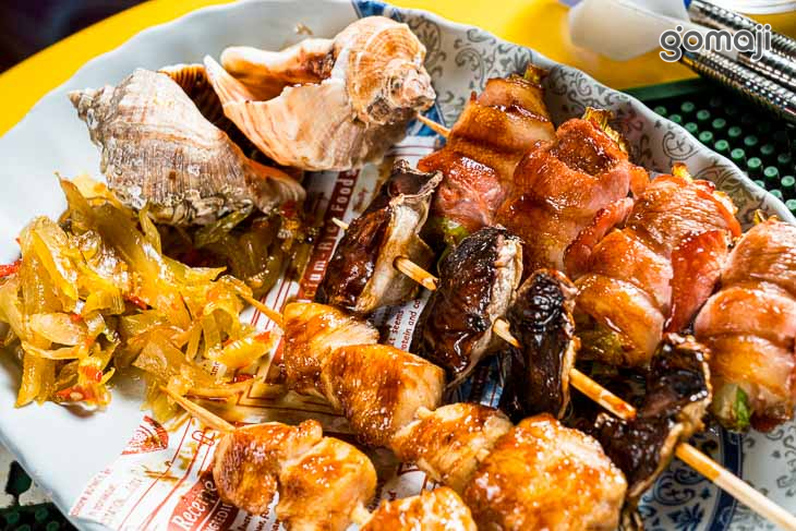  海王螺、炭烤七里香、香菇、培根蔥捲