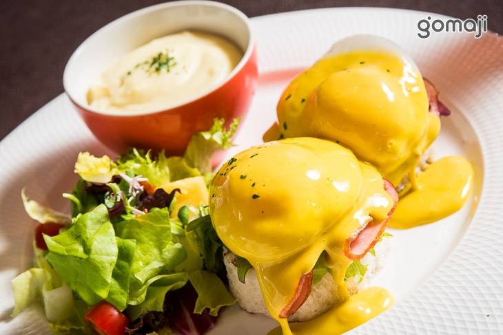 燻火腿班尼迪克蛋+生菜沙拉+奶油馬鈴薯泥