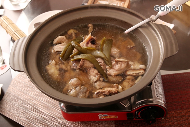 剝皮辣椒雞肉湯