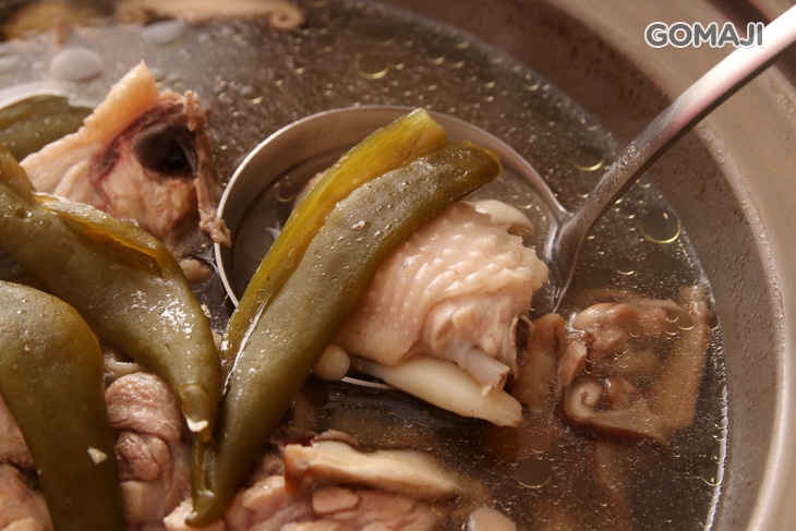 剝皮辣椒雞肉湯