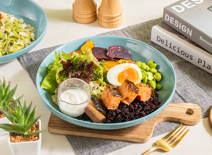 五穀黑米鮭魚能量碗