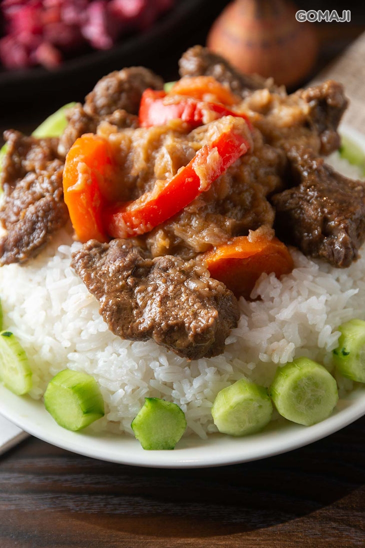 傳統海地式鮮蔬燉肉佐香料豆子飯