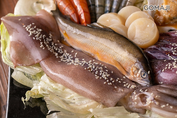鮮烤香魚/夯嚴烤草蝦/夯嚴選扇貝/特大魷魚/天使紅蝦/鮮甜大干貝/小卷