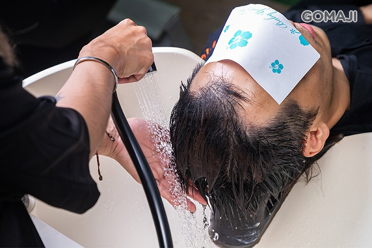 施華蔻深層淨化洗髮(同時進行頭皮舒壓按摩)  