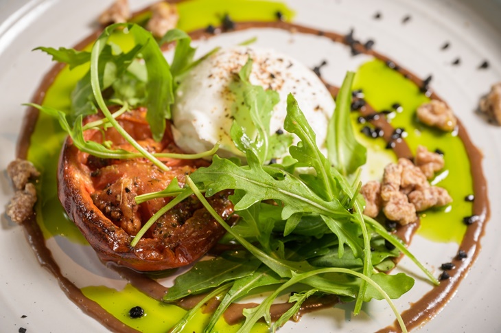 香草漬風乾番茄.水牛起司.芝麻葉.香草油.堅果醋