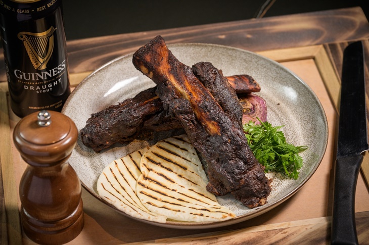 煙燻爐烤黑啤酒莫雷和牛肋排