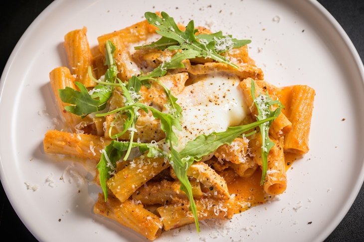 藤椒蕃茄溫泉蛋雞肉水管麵(辣)