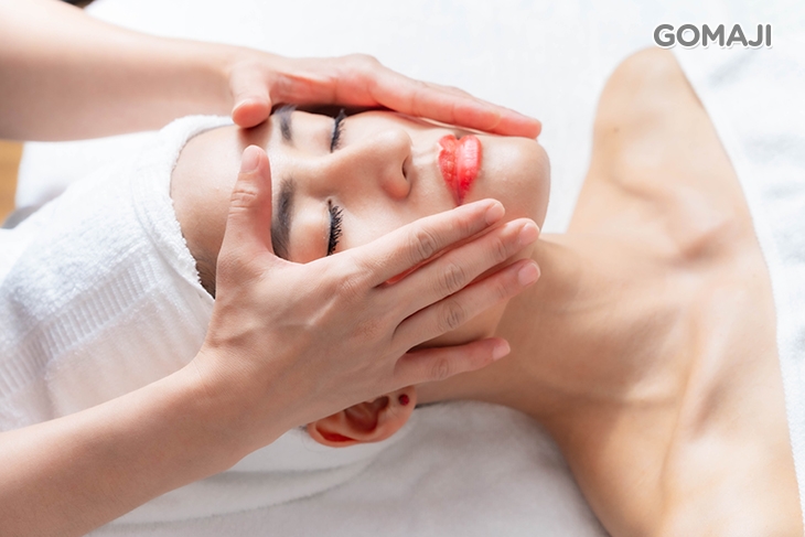 童顏Q彈雙掌撫喚顏(手技) 