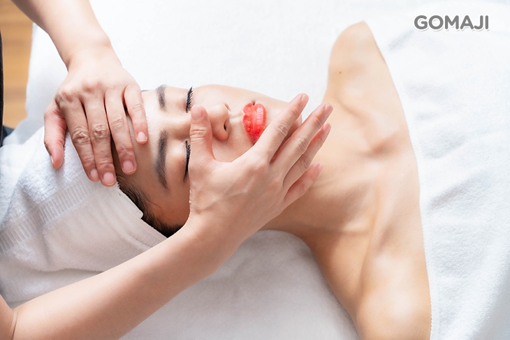 童顏Q彈雙掌撫喚顏(手技) 