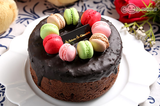 只要239元,即可享有【is taiwan is chocolate】四吋跳跳糖马卡龙蛋糕