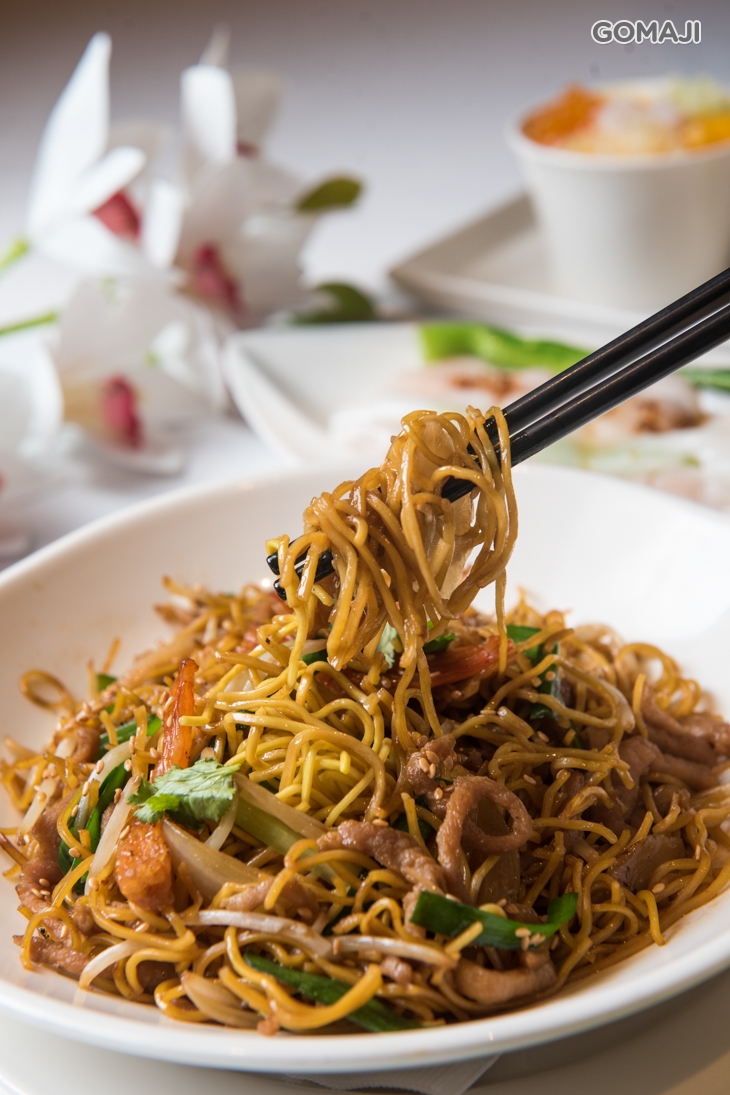 金勾肉絲豉油皇炒麵