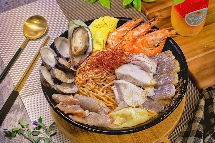 海鮮鱸魚鮮蝦鍋燒