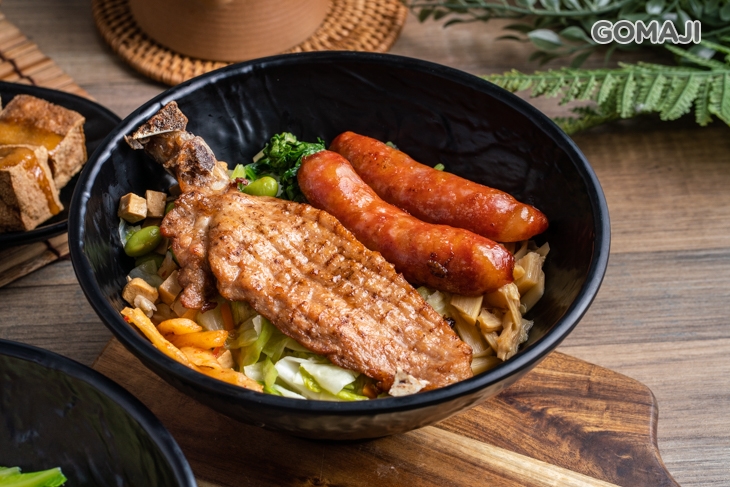 香腸排骨飯