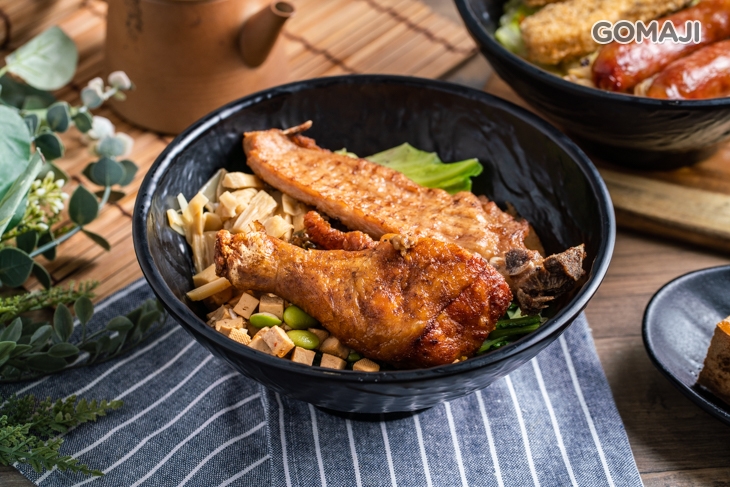 雞腿排骨飯