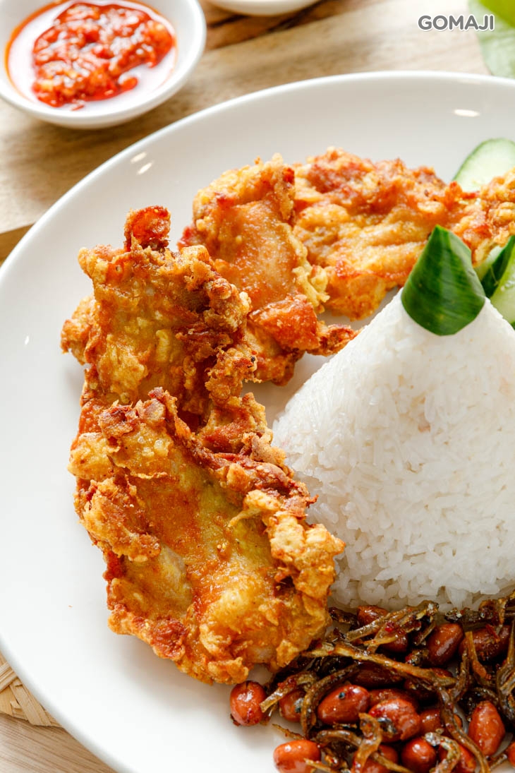 無骨炸雞腿塊椰漿飯