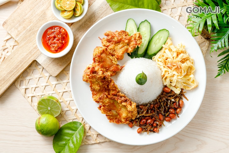 無骨炸雞腿塊椰漿飯