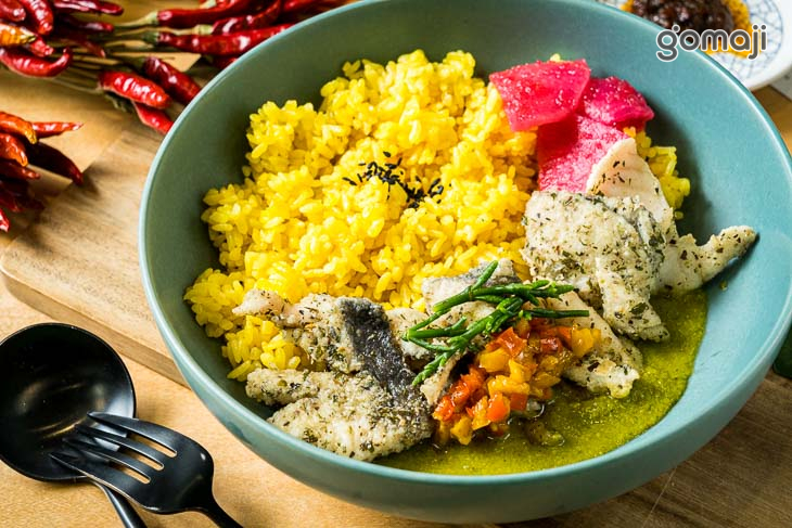 炸鱸魚片配蕃茄甜椒醬