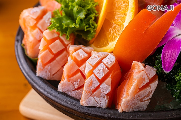 鮭魚生魚片