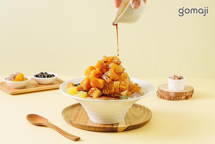 冰戀黑糖漿+固定料c:白木耳+蜜鳳梨+地瓜+粉粿