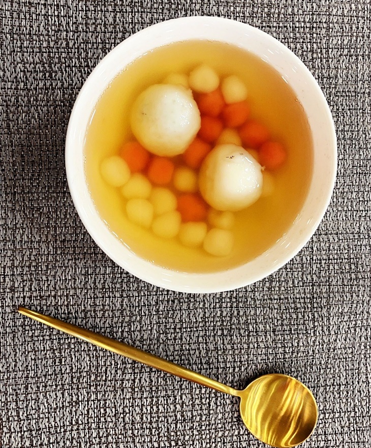 滿滿元宵與冬至一碗(兩顆芝麻湯圓+一匙小湯圓)