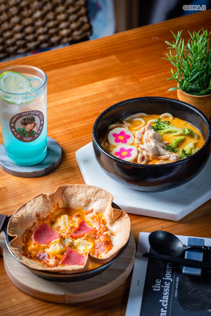 椰香雞肉烏龍麵+夏威夷鐵盤披薩+藍色海洋特調