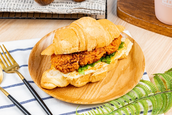 卡啦雞腿可頌蛋