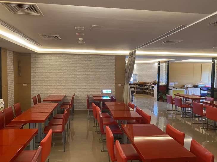  輕食自助吧 