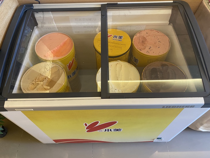  輕食自助吧 