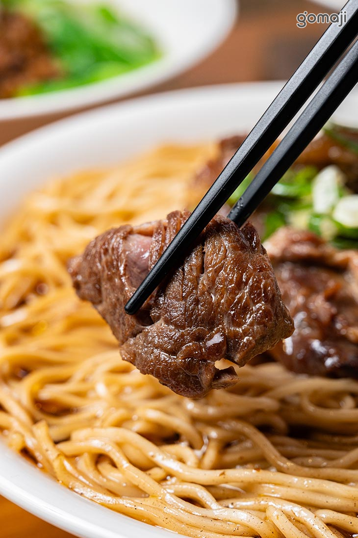 川味紅燒牛肉麵