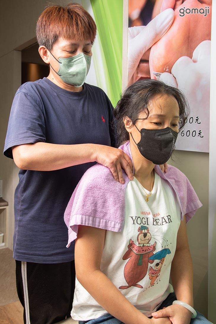 海鹽足浴(同時進行肩頸放鬆按摩) 