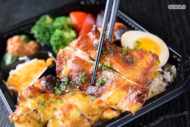 優格咖哩烤雞佐蒔蘿奶醬