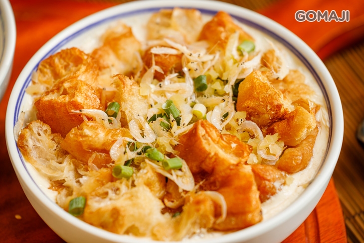 燒餅油條夾蔥花蛋＋鹹豆漿加蛋＋鹹豆漿