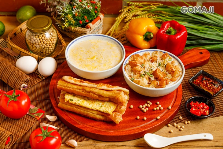 燒餅油條夾蔥花蛋＋鹹豆漿加蛋＋鹹豆漿