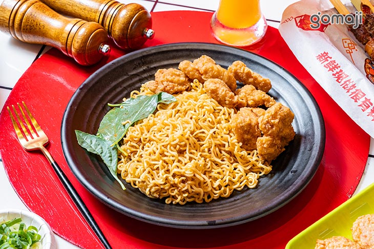 鹹酥雞泡麵
