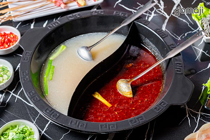 鴛鴦鍋(牛油麻辣湯+豚骨雞湯)