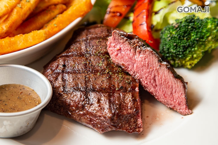 溼式熟成炭烤8盎司雪花牛排