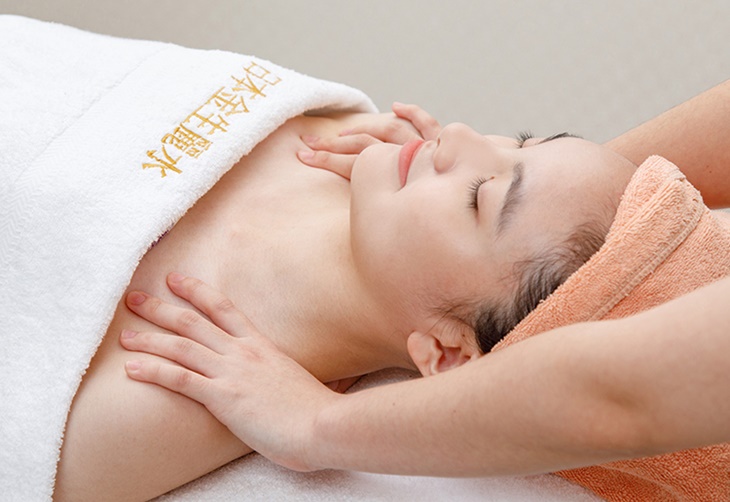 舒壓SPA(肩頸+前胸深層按摩)