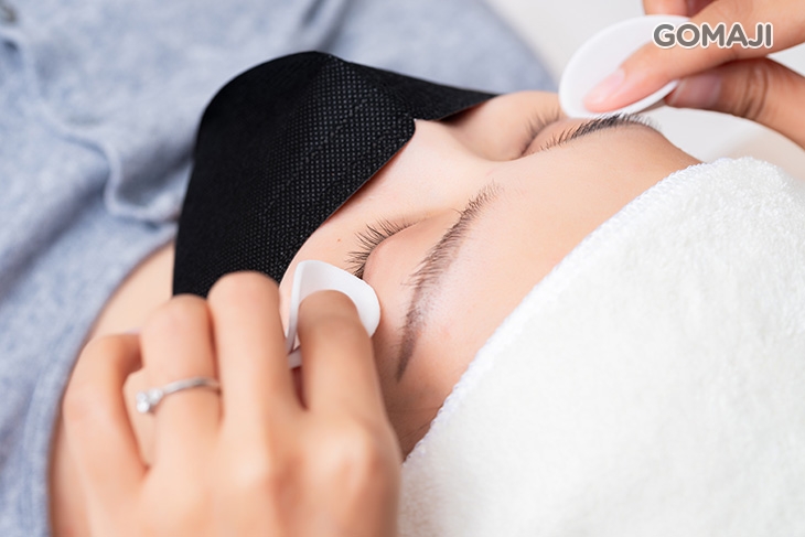 眼周跟睫毛清潔 