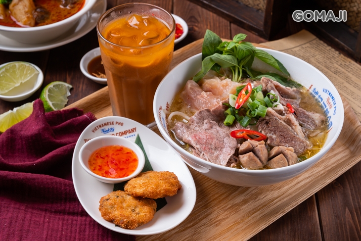 經典綜合牛肉粉、金錢蝦餅、泰式奶茶