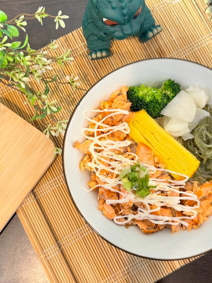 香鬆鮭魚蓋飯