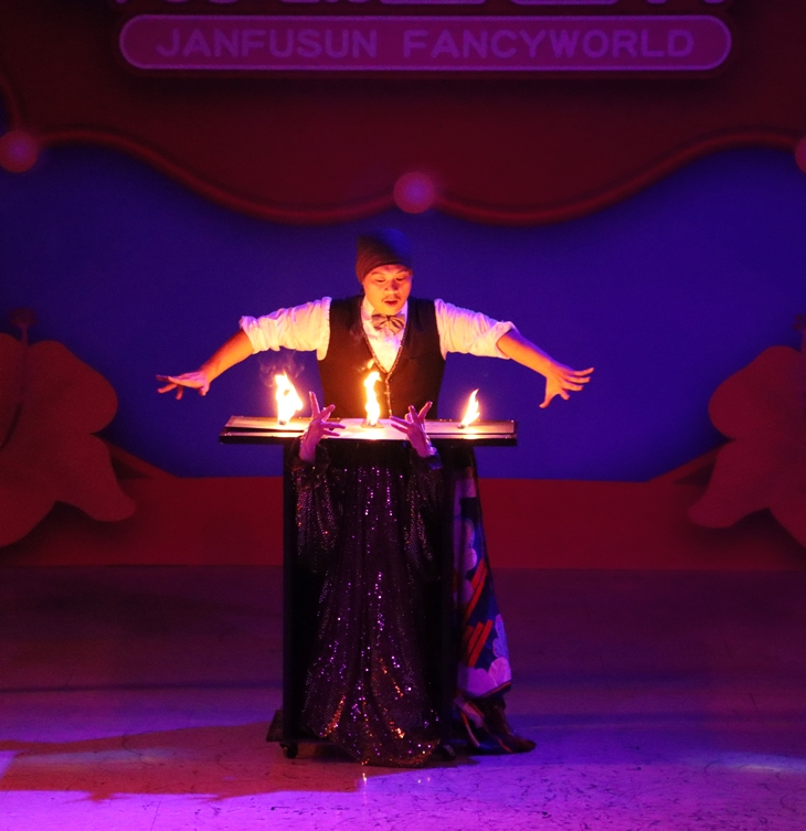 彩虹劇場-歡樂花樣嘉年華